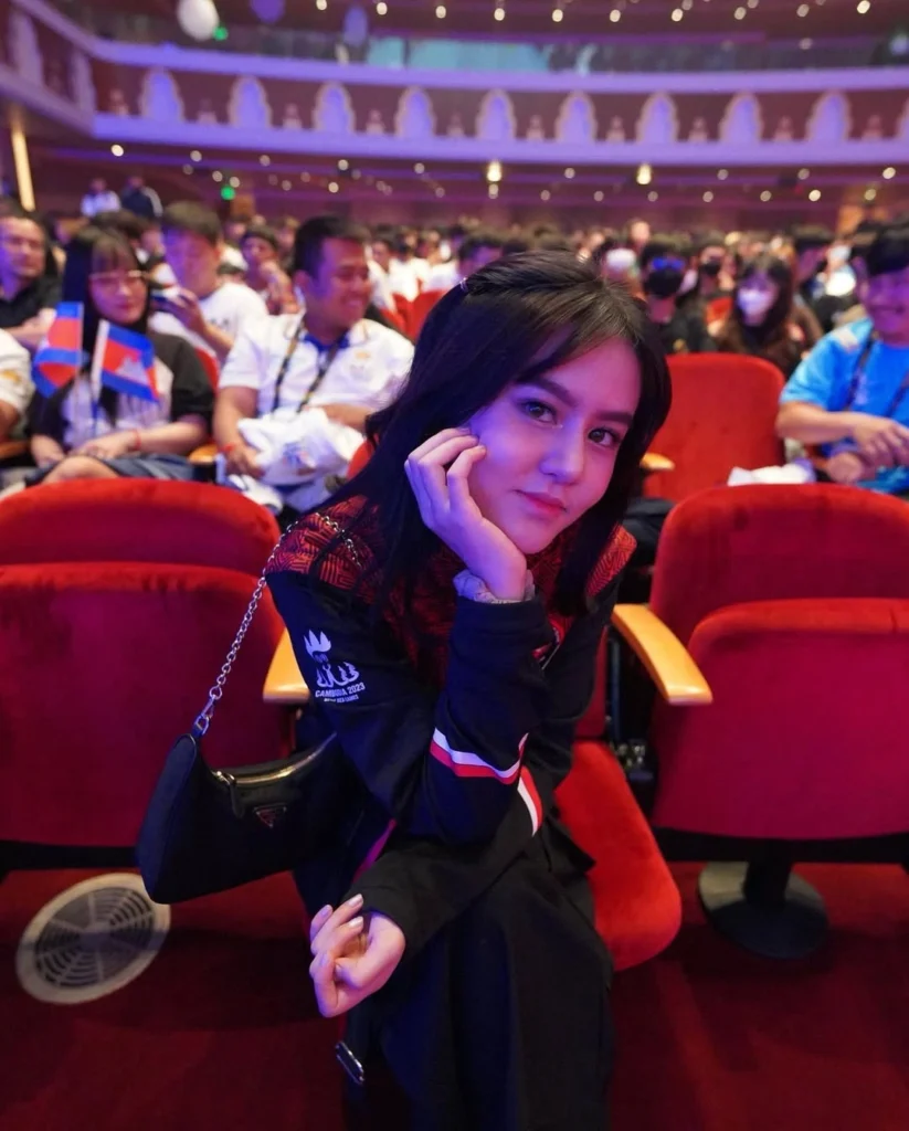 Playkami Anisa Rahim 13