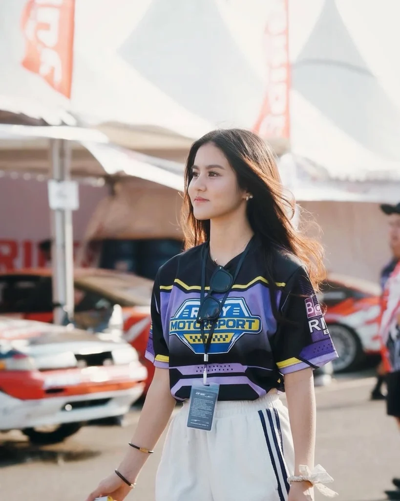 Playkami Anisa Rahim 16