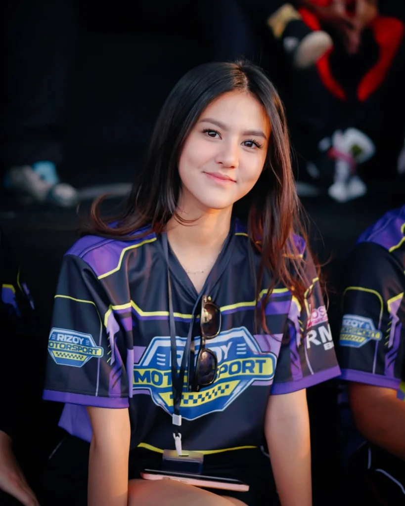 Playkami Anisa Rahim 17