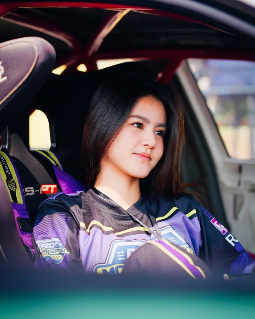 Playkami Anisa Rahim 18