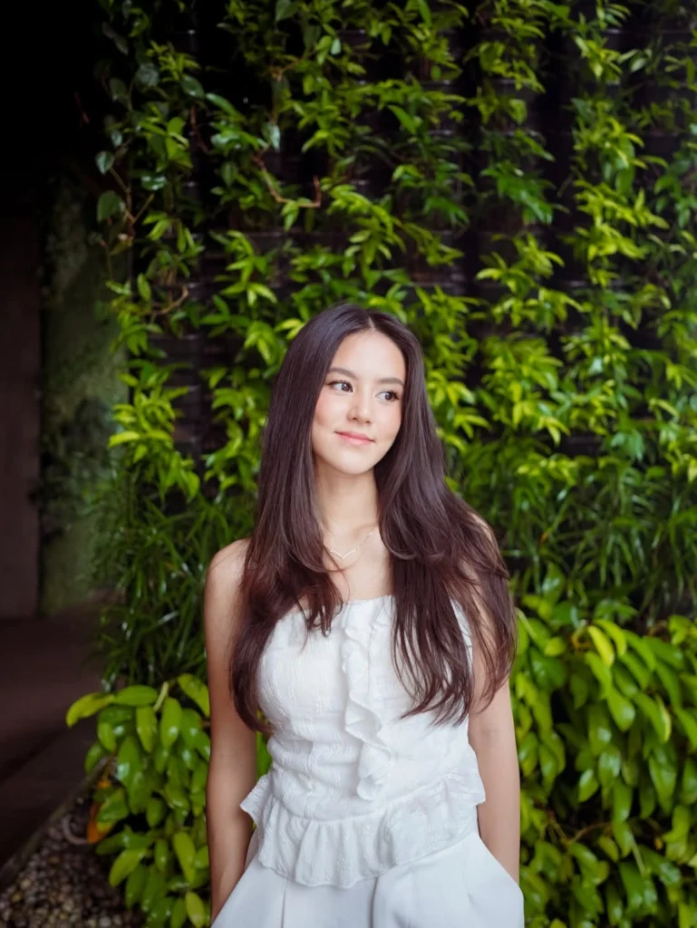 Playkami Anisa Rahim 19